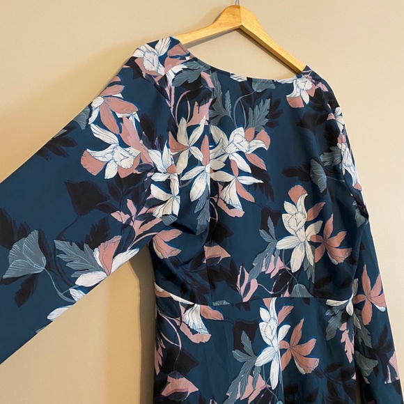 Plus size Floral wrap women’s mini dress - Picture 4 of 5